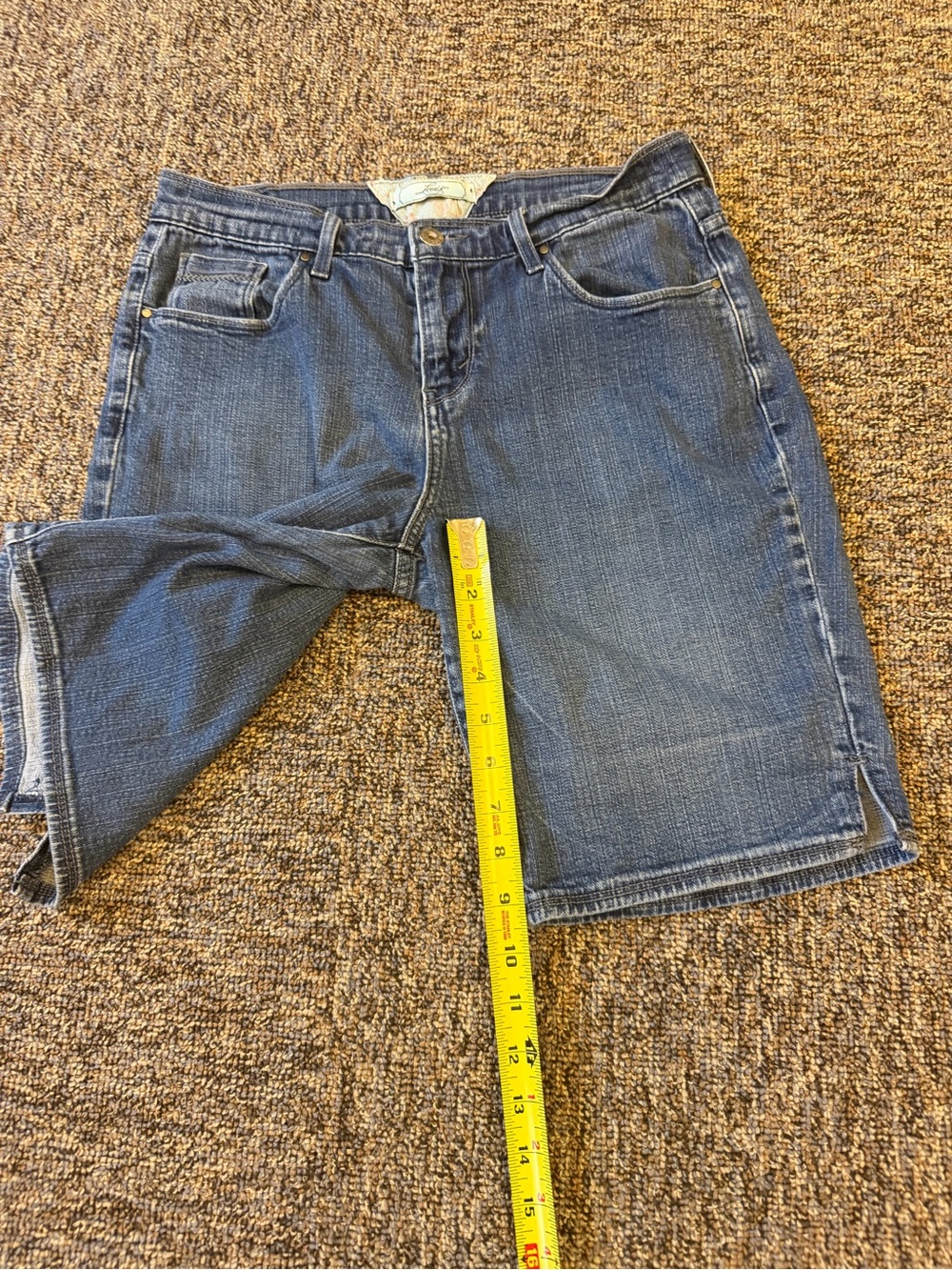 Vintage Levi's Women's Dark Blue Denim Size 8 Bermuda Shorts - Picture 9 of 9